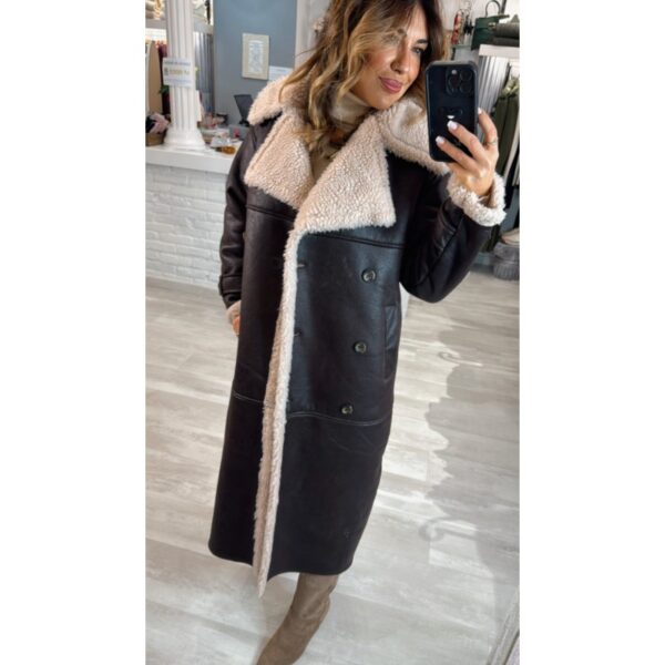 Abrigo largo tiffosi estilo aviador piel vuelta sintético color ciruela e interior borrego mod. sal