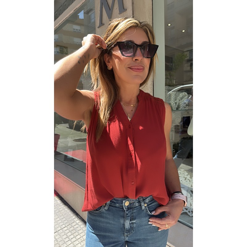 blusa-tiffosi-color-caldera-sin-manga-tejido-arrugado-espalda-con-brocado-mod-lynx