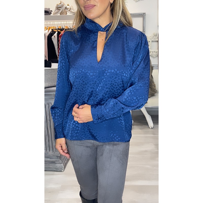 blusa-tiffosi-con-cuello-mao-abertura-delantera-en-pico-color-azul-mod-stephanie-