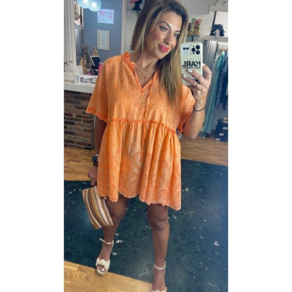 Blusón naranja manga corta con dibujos troquelados