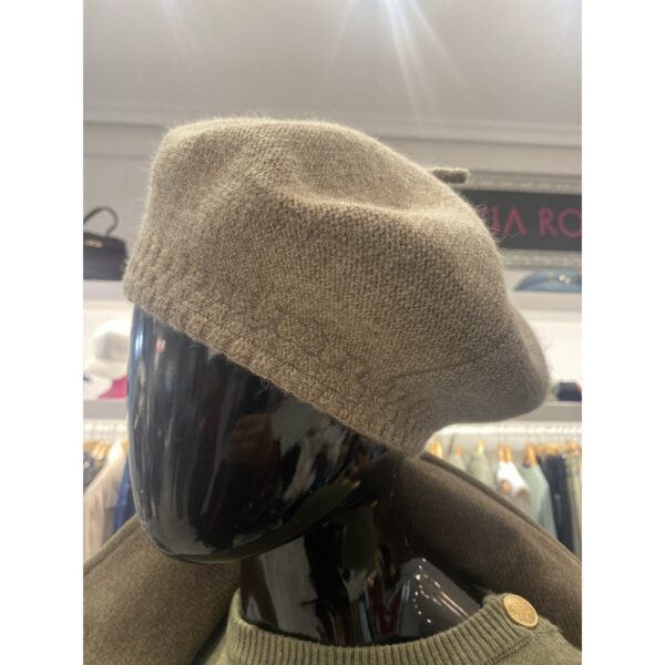 Boinas diferentes colores de punto y destellos