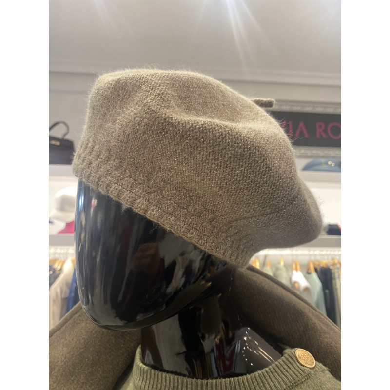 boinas-diferentes-colores-de-punto-y-destellos-