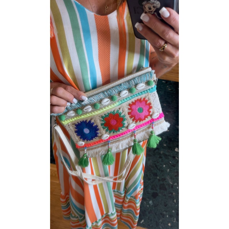 bolso-de-mano-detalles-fluor-