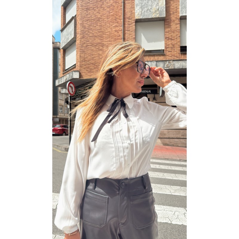 camisa-blanca-morgan-manga-larga-con-cuello-claudine-y-lazo-negro-mod-cloter
