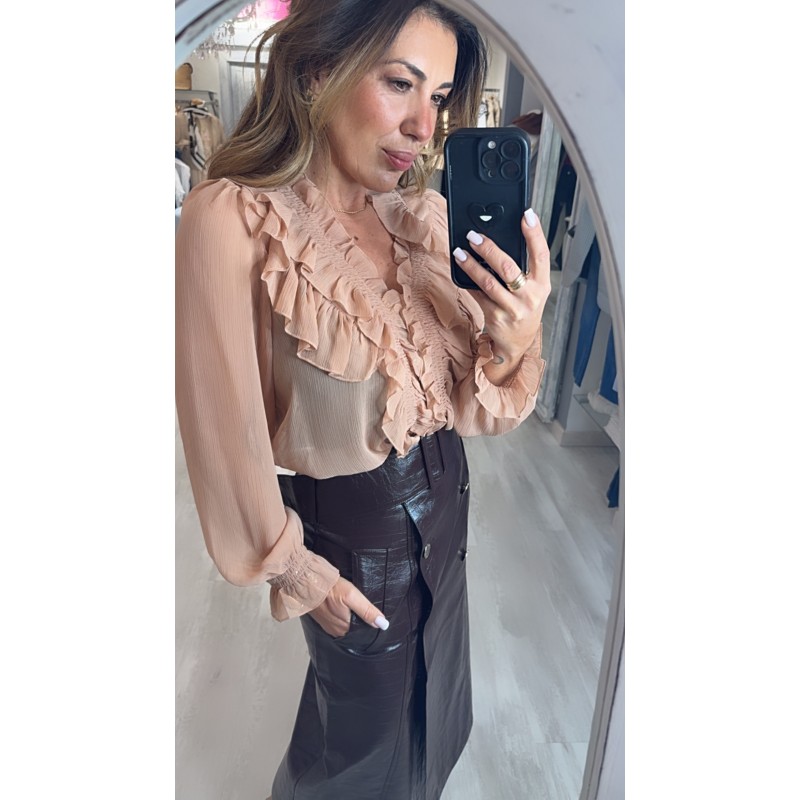 camisa-morgan-fluida-cuello-v-con-chorreras-color-rosa-salmon-mod-cathy