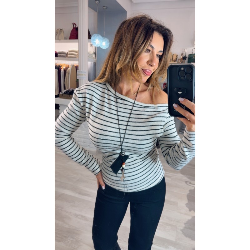 camiseta-en-punto-manga-larga-color-blanco-con-raya-negra-asimetrica-