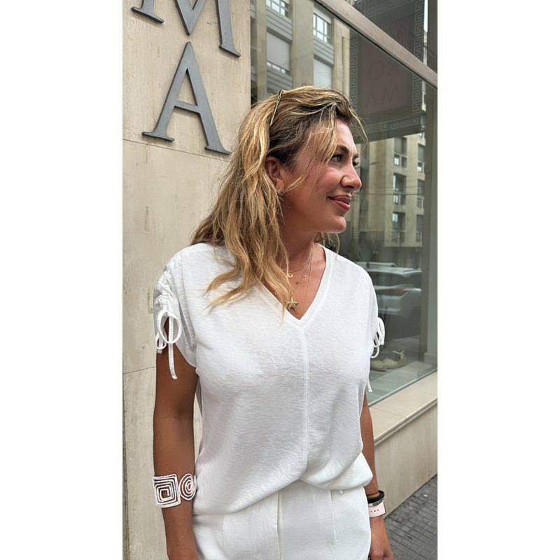 camiseta-tiffosi-blanca-basica-manga-corta-con-cordon-escote-pico-mod-pepita