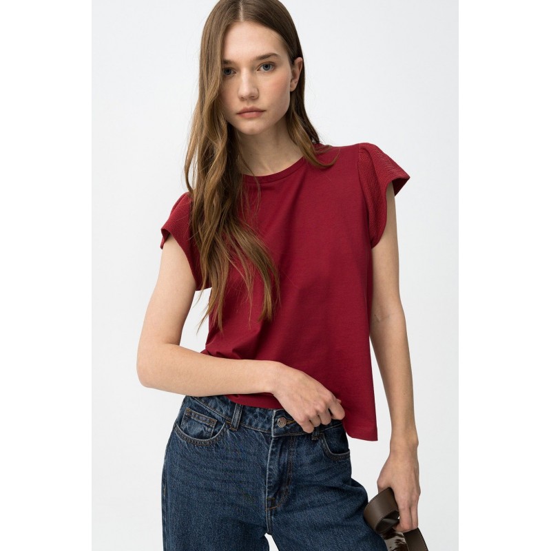 camiseta-tiffosi-color-rojo-cuello-redondo-y-manga-de-volante-modkira21