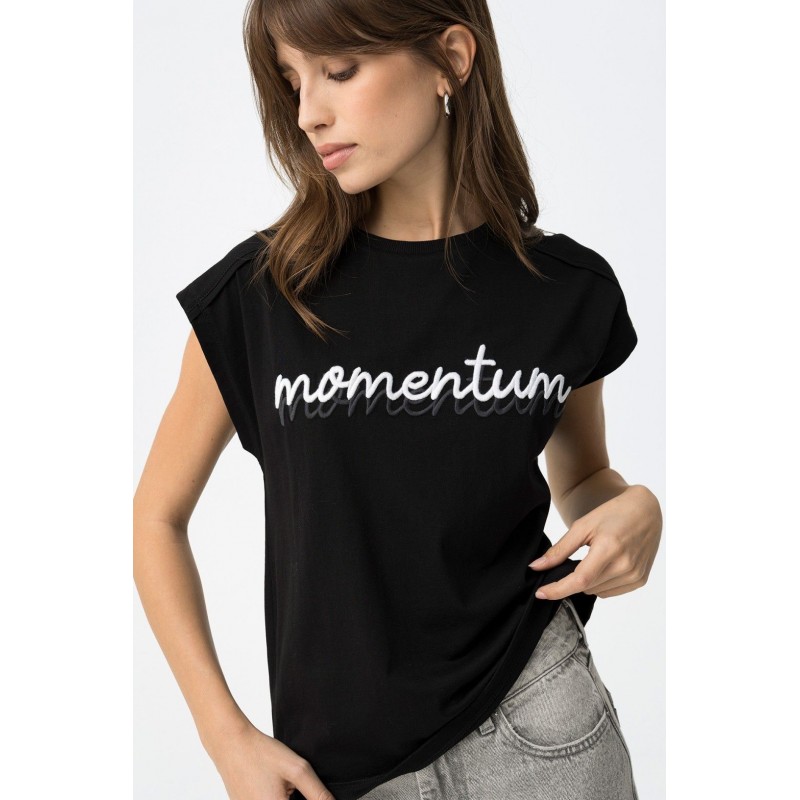 camiseta-tiffosi-negra-manga-sisa-letras-bordadas-modsabrina