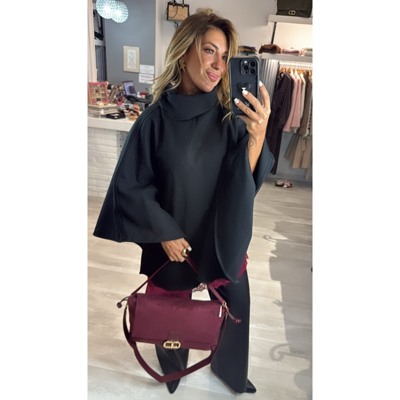 capa-morgan-negra-cuello-alto-y-detalle-de-botones-plata-mod5london