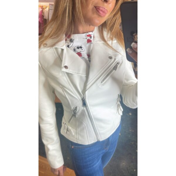 Cazadora biker blanca entallada