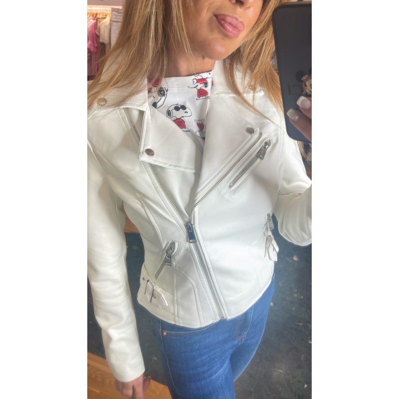 cazadora-biker-blanca-entallada-