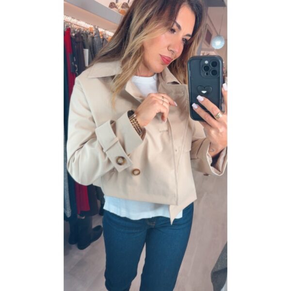 Chaqueta tiffosi corta estilo trench color arena mod. joan