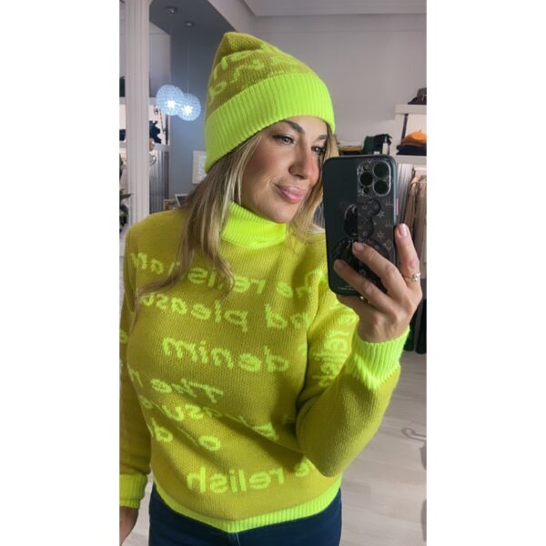 Gorro Relish punto con logo en jacquard color amarillo fluor mod. lozano