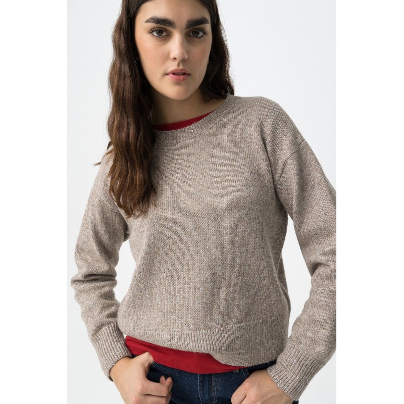 jersey-tiffosi-color-beige-de-punto-con-lana-e-hilo-metalico-cuello-redondo-y-acabado-en-canale-modtherionc