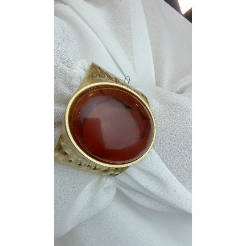 maxi-brazalete-dorado-con-piedra-oval-granate-