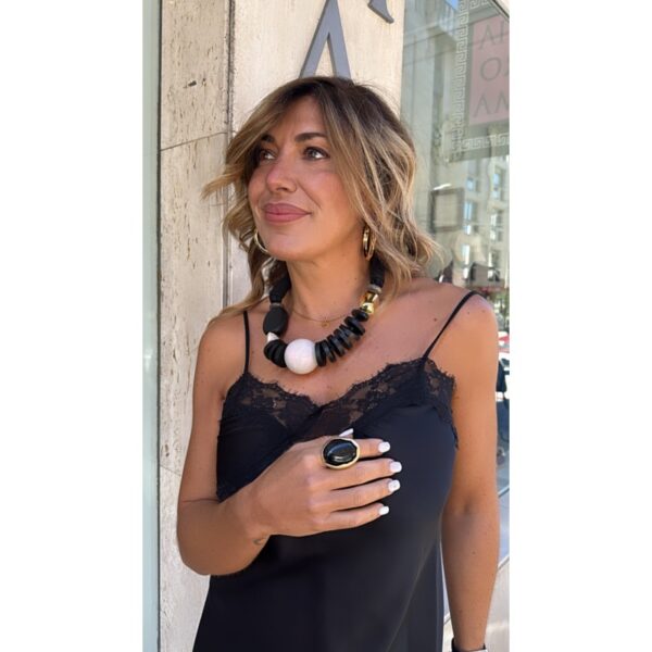 Maxi collar trenzado corto negro con Maxi perla blanca