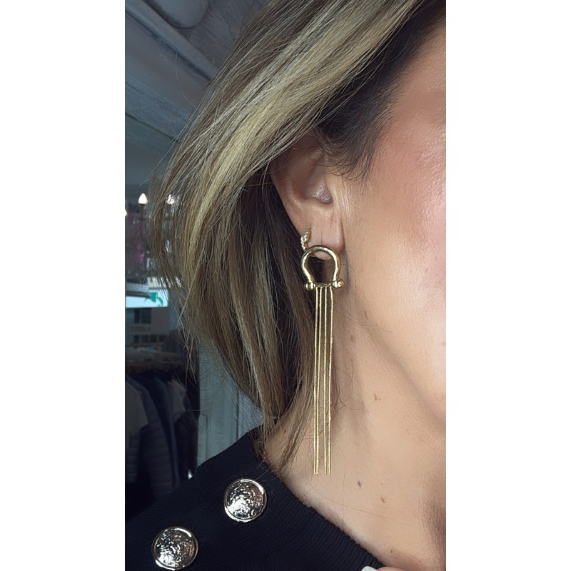 pendientes-herradura-dorada-con-cadenas-