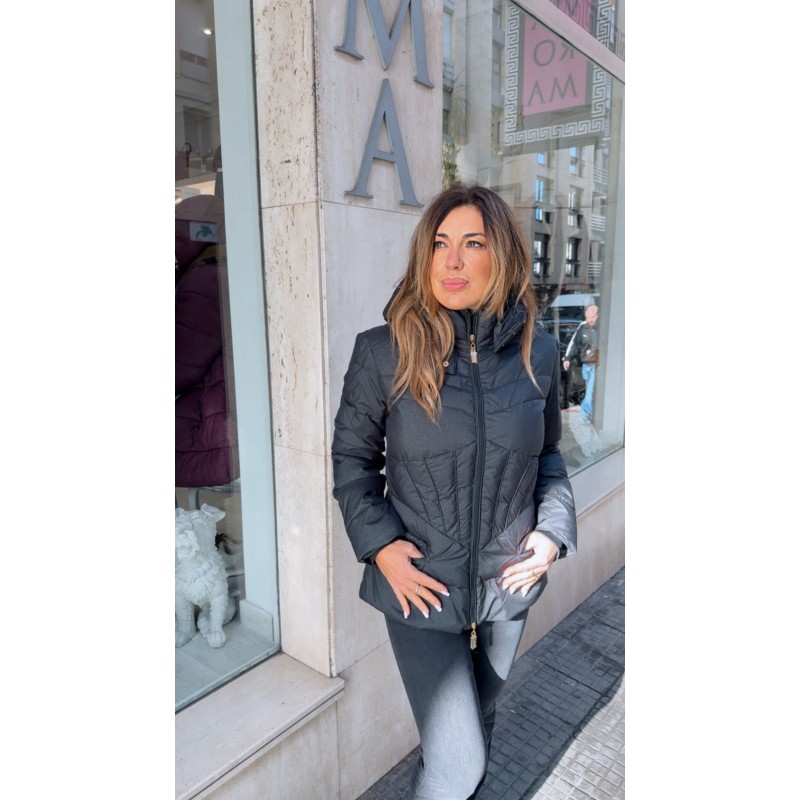 plumifero-relish-negro-de-manga-larga-con-punos-acanalados-y-capucha-desmontable-efecto-brillante-modbaint