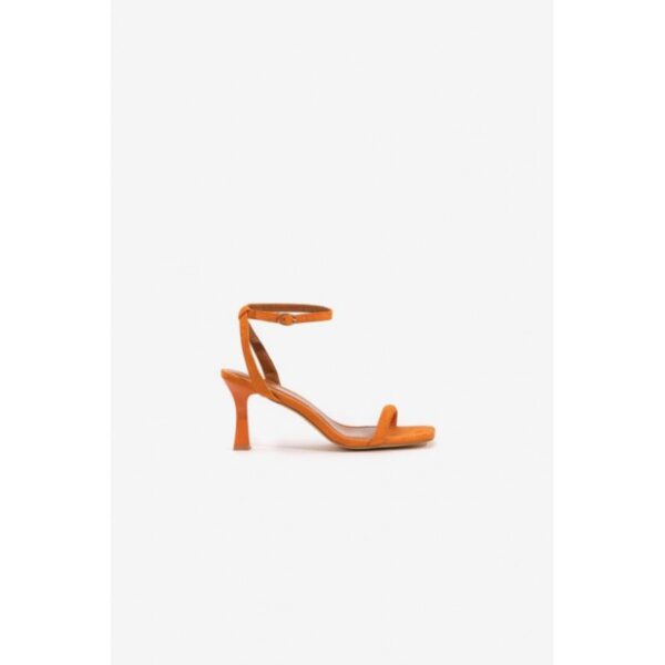 Sandalia tiffosi con tacón brillante al tono naranja tira frontal y en tobillo mod. becky