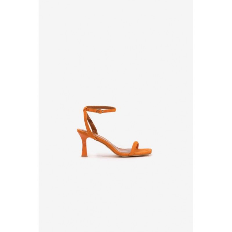 sandalia-tiffosi-con-tacon-brillante-al-tono-naranja-tira-frontal-y-en-tobillo-mod-becky