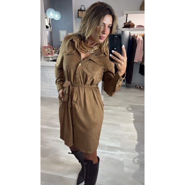 Vestido camisero camel tipo antelina con cinturón