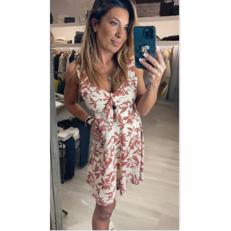vestido-tiffosi-corto-estampado-tirantes-con-abertura-y-nudo-frontal-mod-urano-