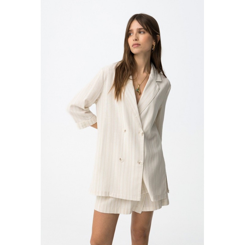 americana-tiffosi-en-lino-beige-con-ligera-rayas-verticales-y-doble-boton-frontal-mod-sidney