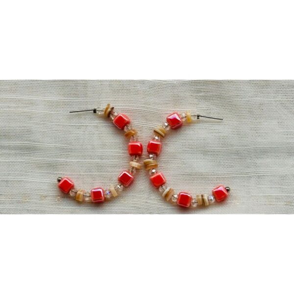 Aretes piedritas color coral cierre tuerca