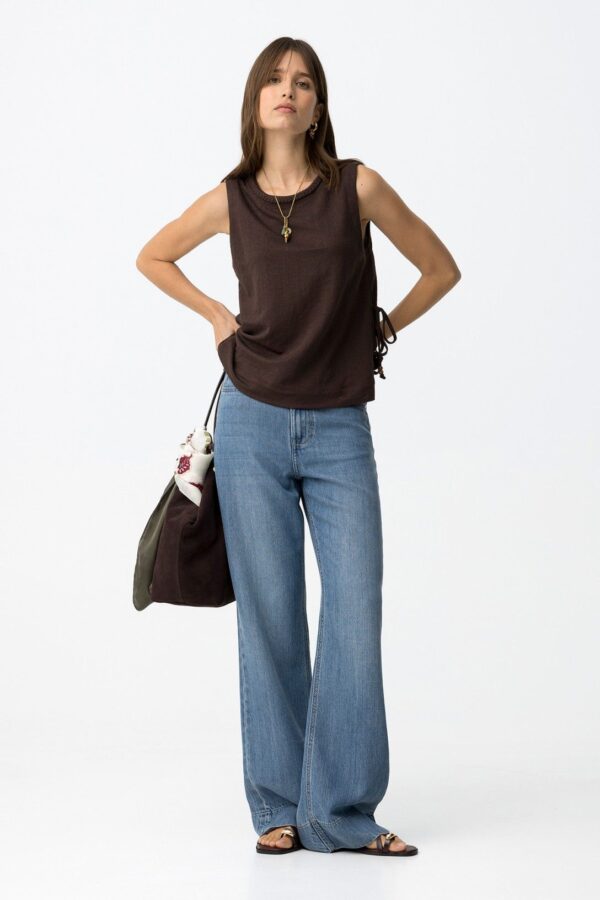 Vaqueros tiffosi anchos en tejido liocel, en azul claro, con cierre de botón y cremallera. mod. bonnye_62