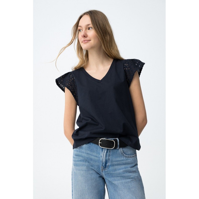 camiseta-tiffosi-frambuesa-escote-pico-manga-volante-troquelada-mod-graciosav6