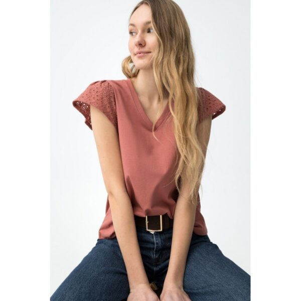 Camiseta tiffosi frambuesa escote pico manga volante troquelada mod. graciosa_v_6